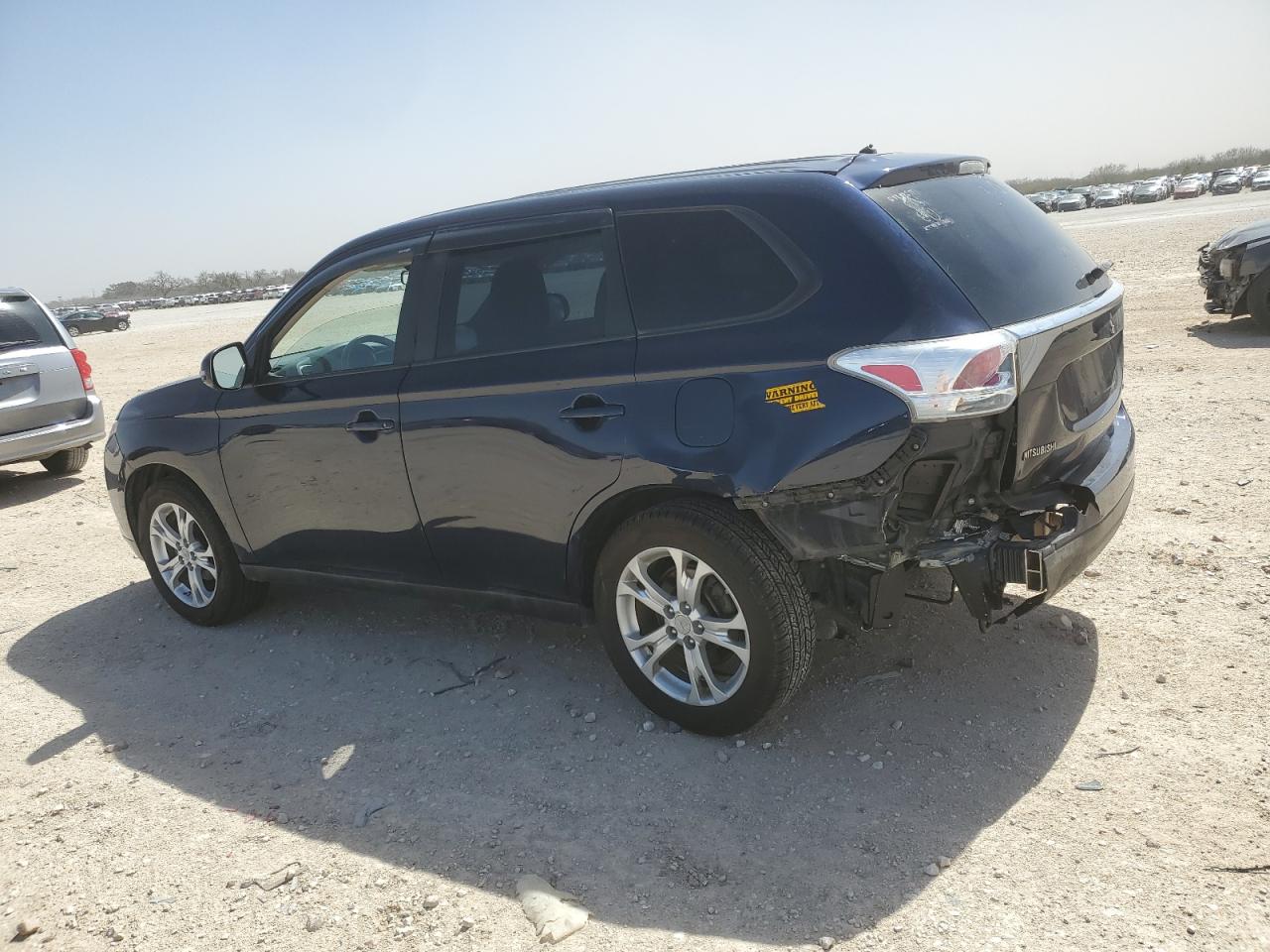 2014 Mitsubishi Outlander - Image 2