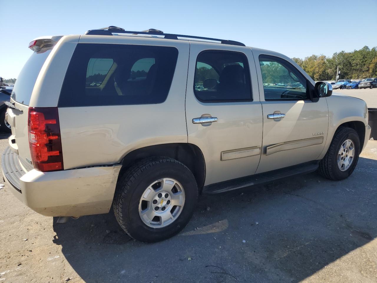 2011 Chevrolet Tahoe - Image 3
