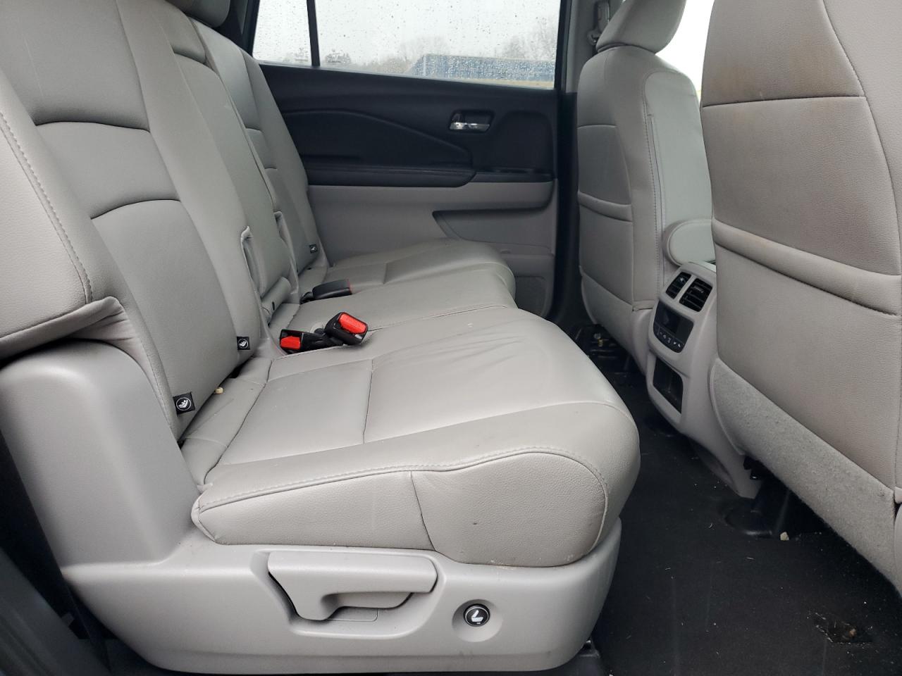 2017 Honda Pilot - Image 11