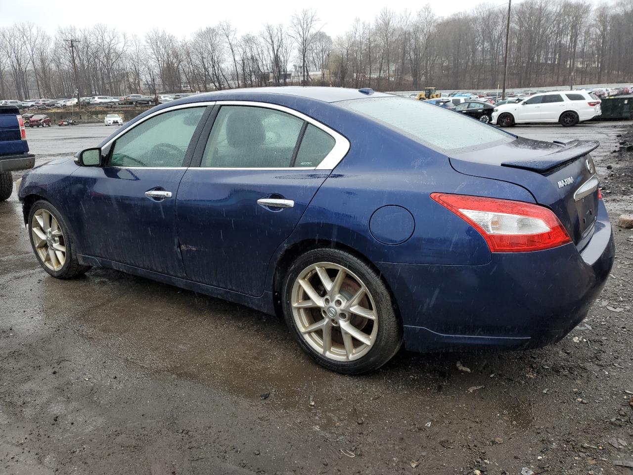 2010 Nissan Maxima - Image 2