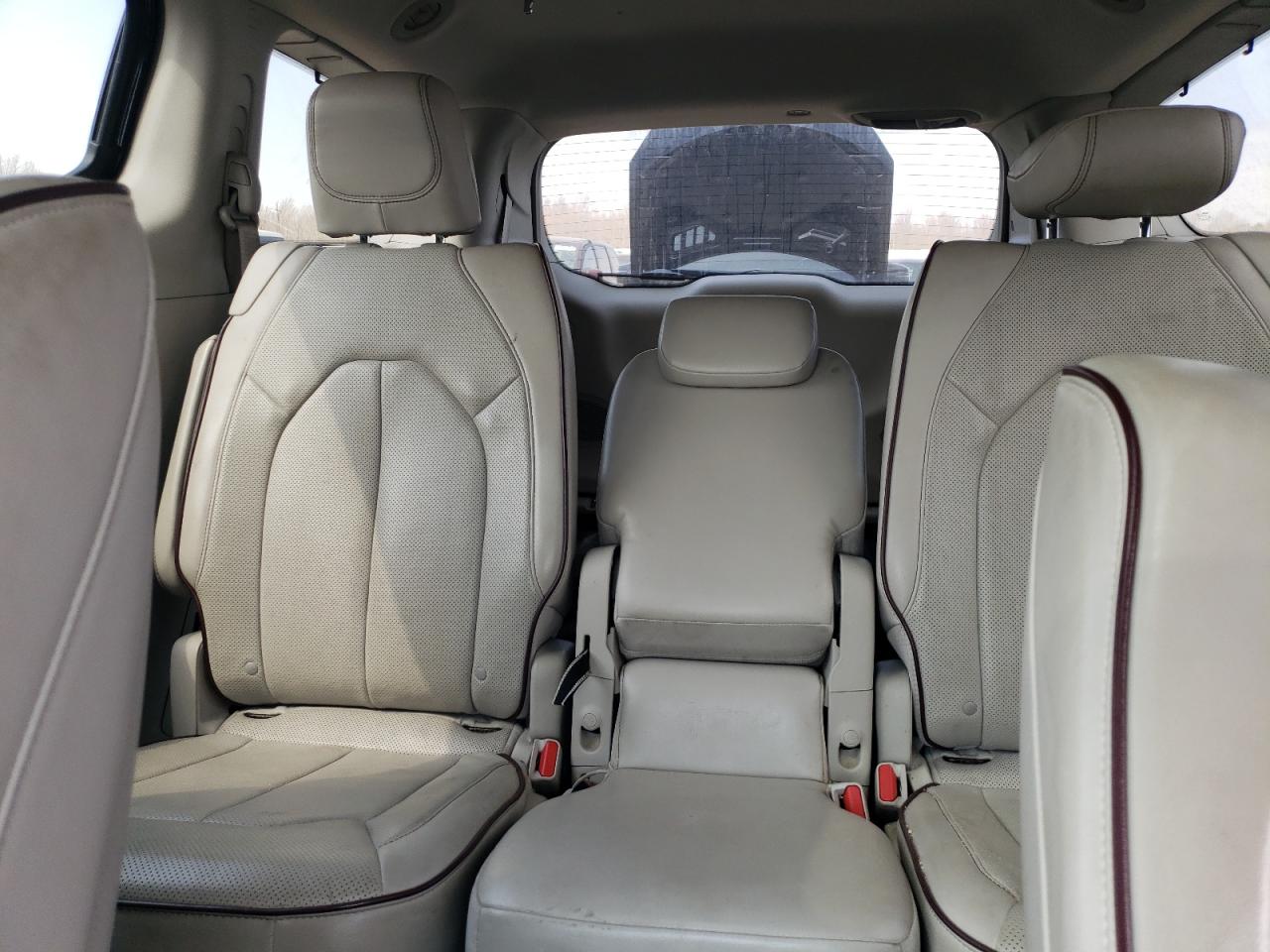 2017 Chrysler Pacifica - Image 10