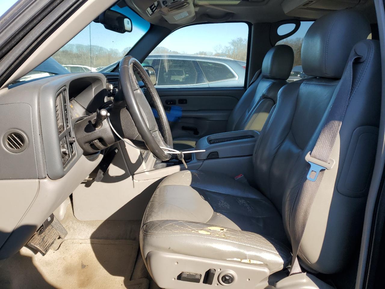 2004 Chevrolet Tahoe - Image 7