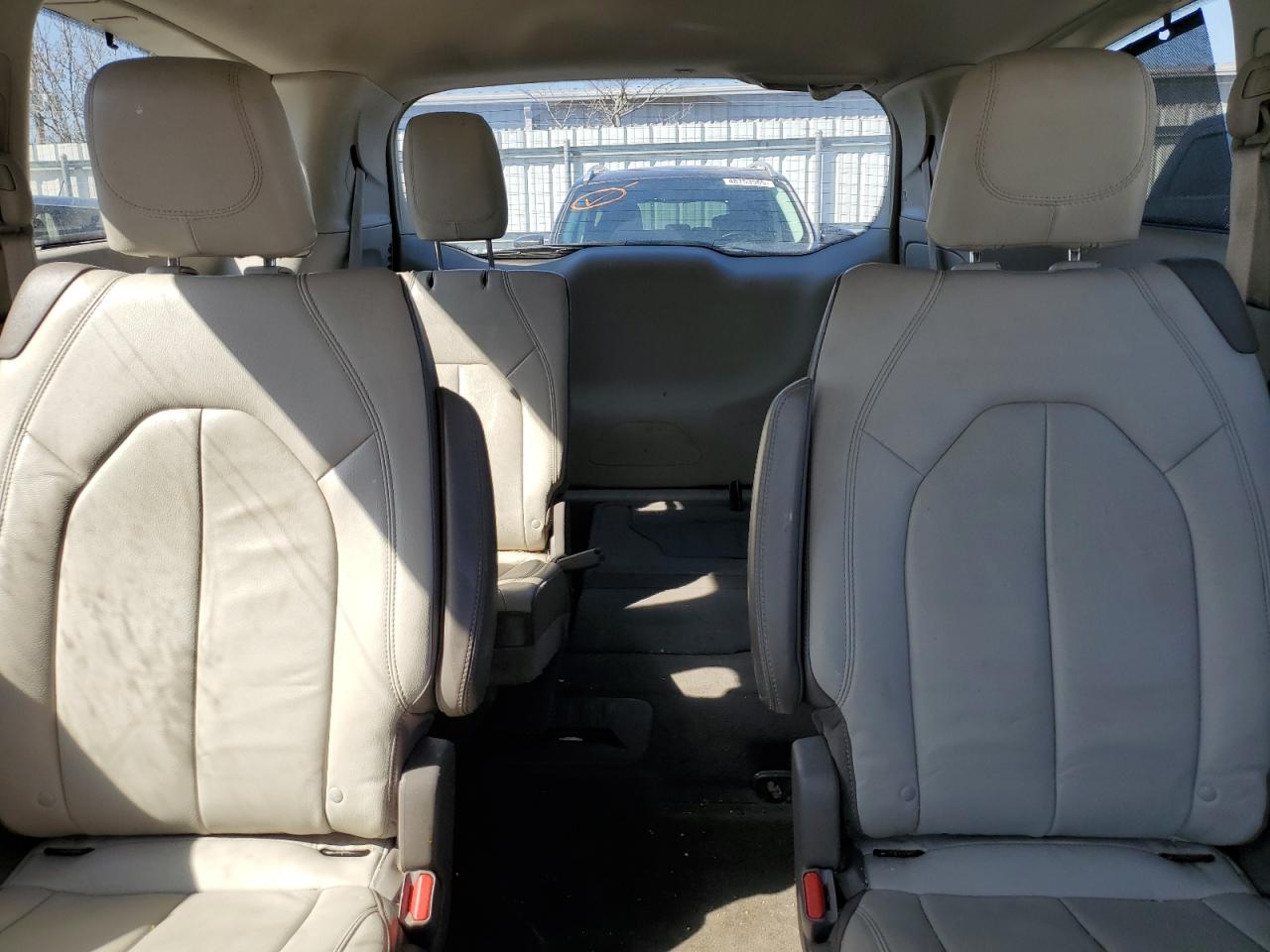 2017 Chrysler Pacifica - Image 10