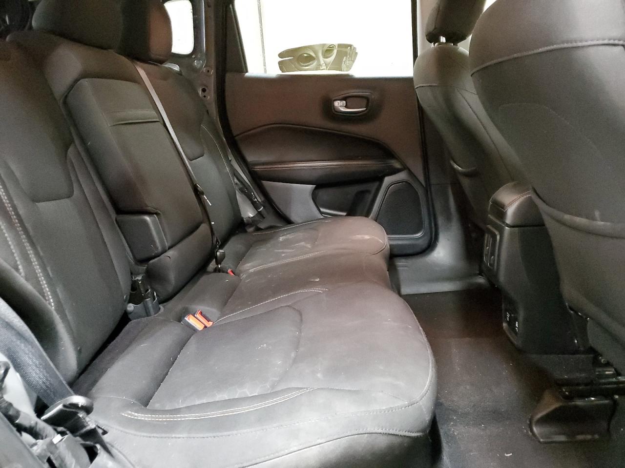 2018 Jeep Compass - Image 11