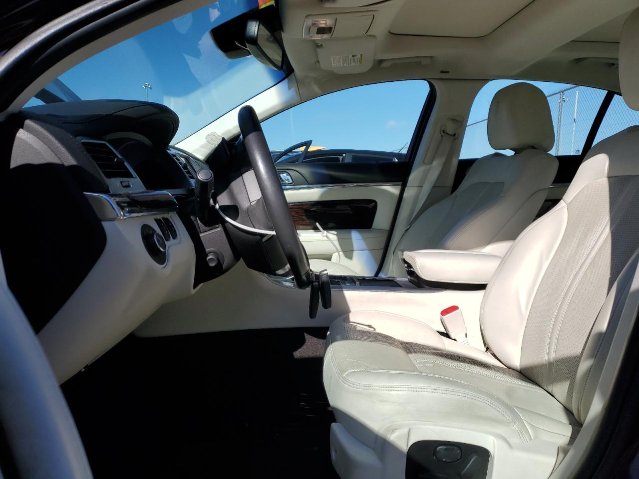 2012 Lincoln MKS - Image 7