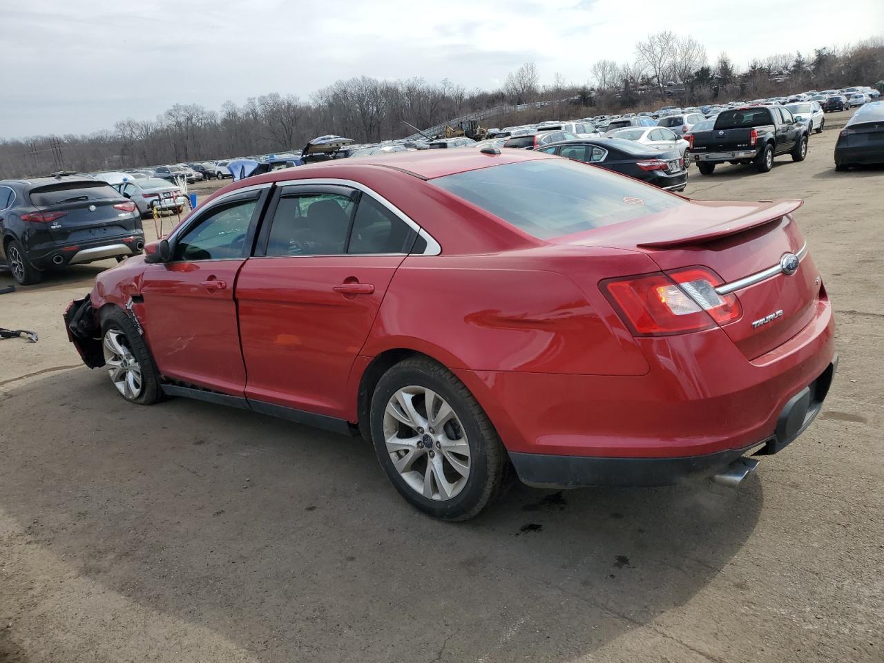 2010 Ford Taurus - Image 2