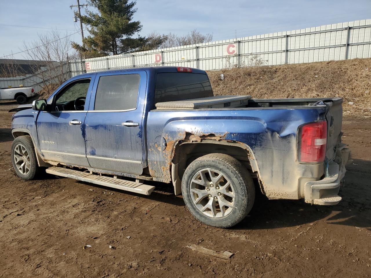 2014 GMC Sierra - Image 2