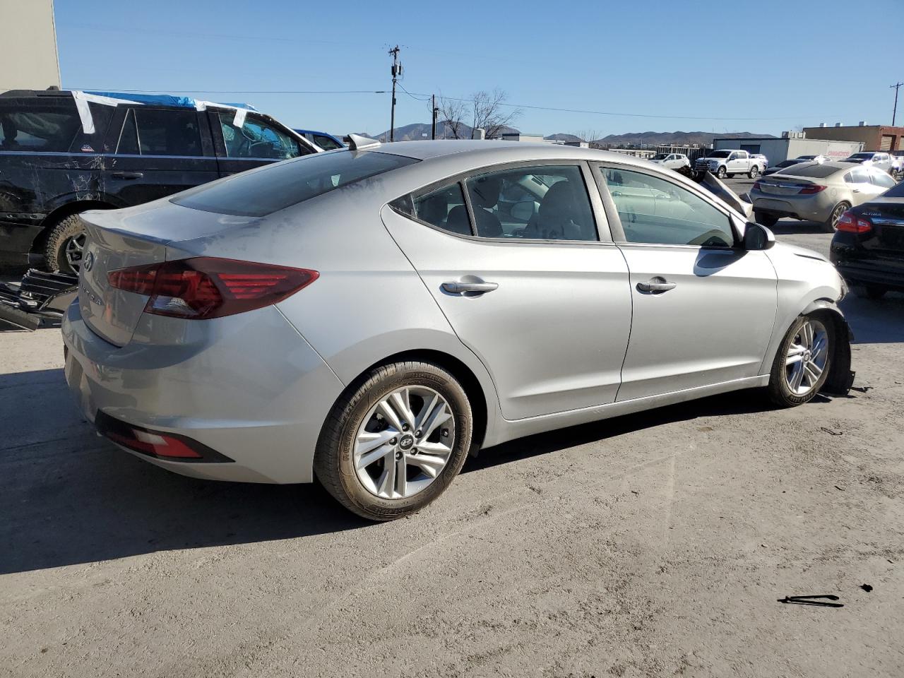 2020 Hyundai Elantra - Image 3