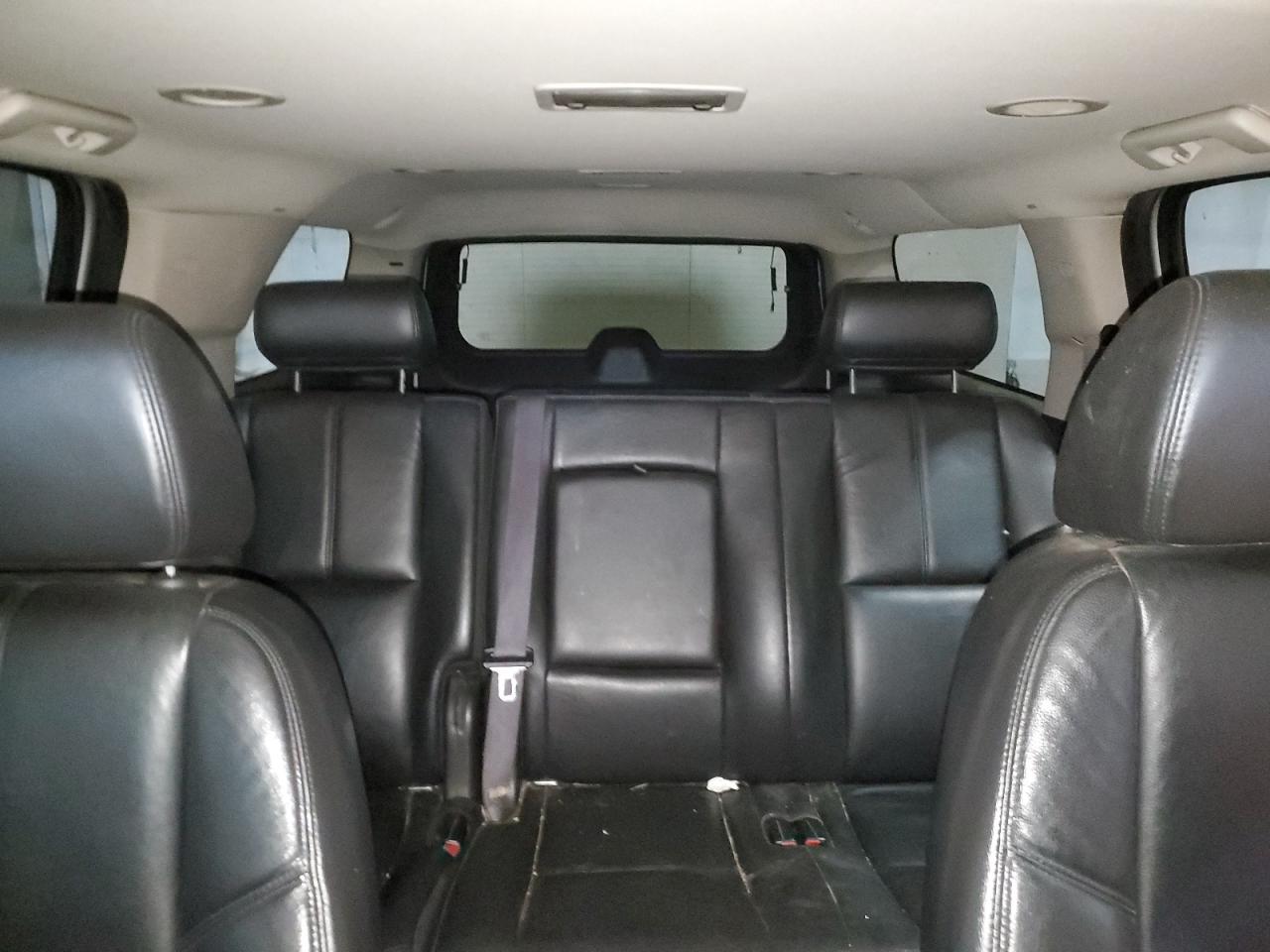 2009 Chevrolet Suburban - Image 10