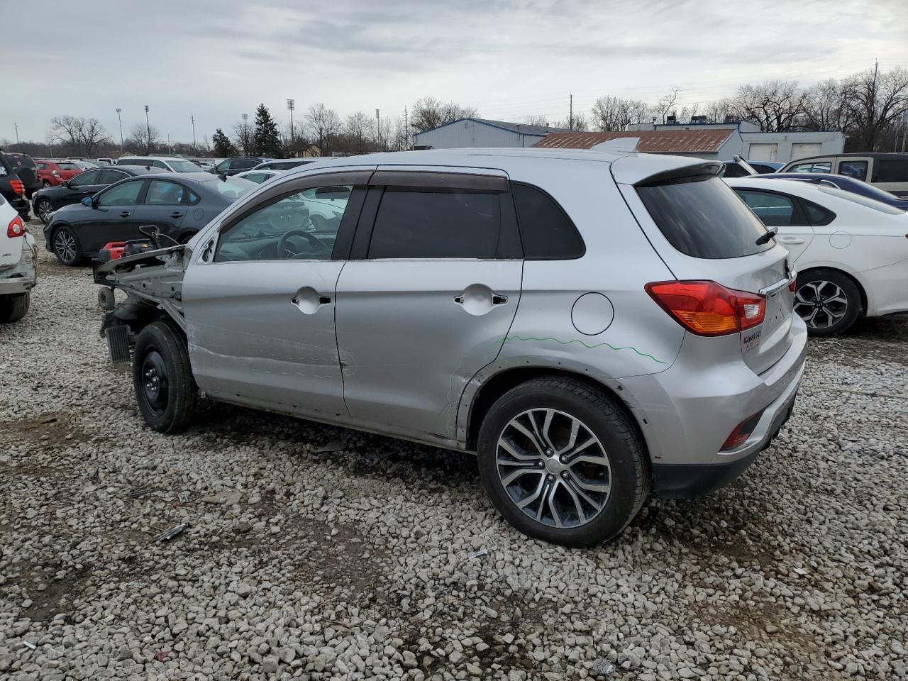 2019 Mitsubishi Outlander - Image 2
