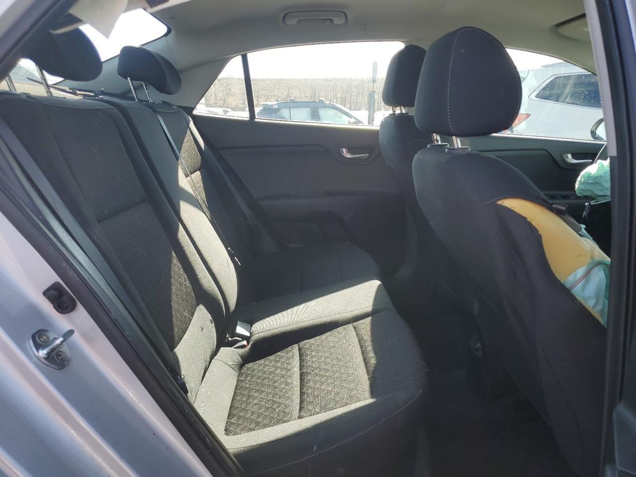 2022 Kia Rio - Image 10