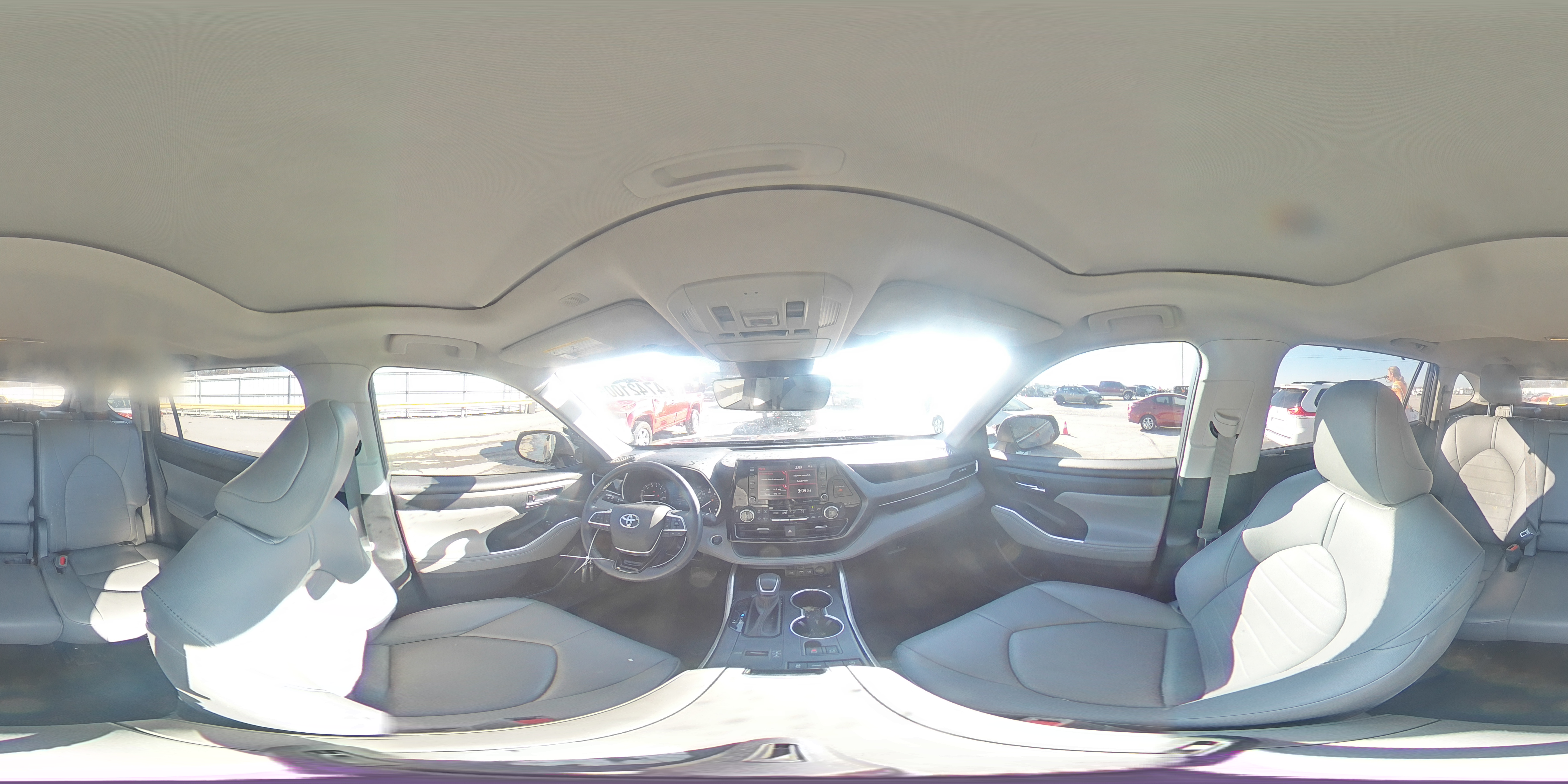 2021 Toyota Highlander - Image 16