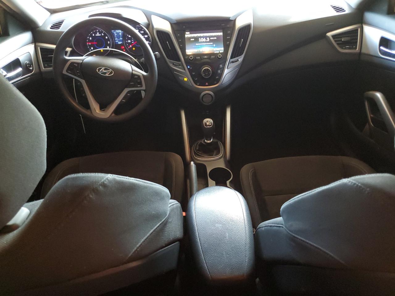 2016 Hyundai Veloster - Image 8