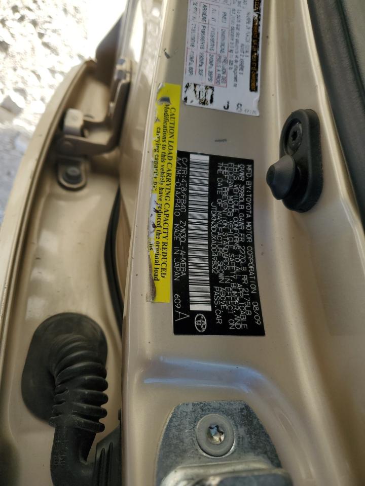 2010 Toyota Prius - Image 12