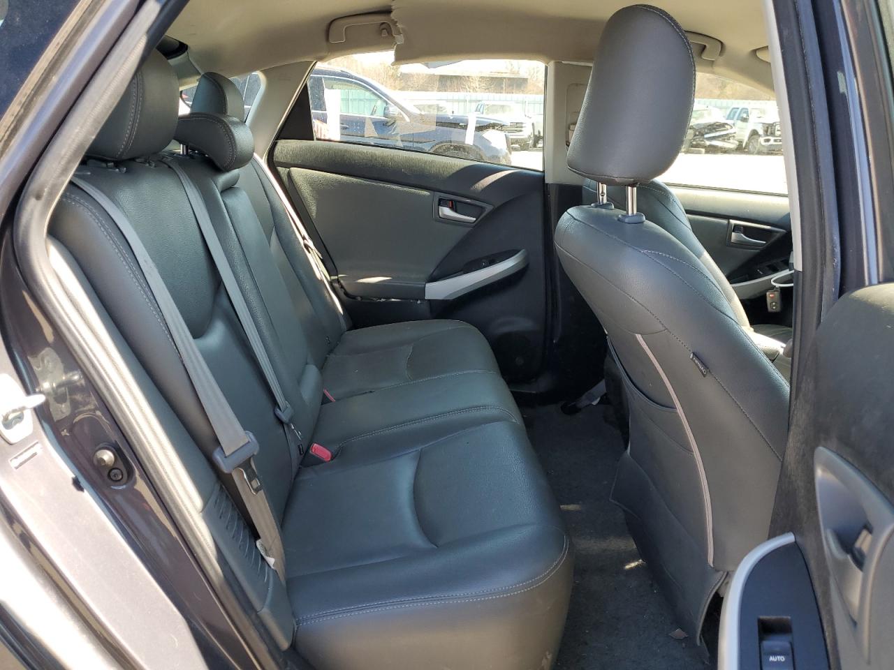 2012 Toyota Prius - Image 10