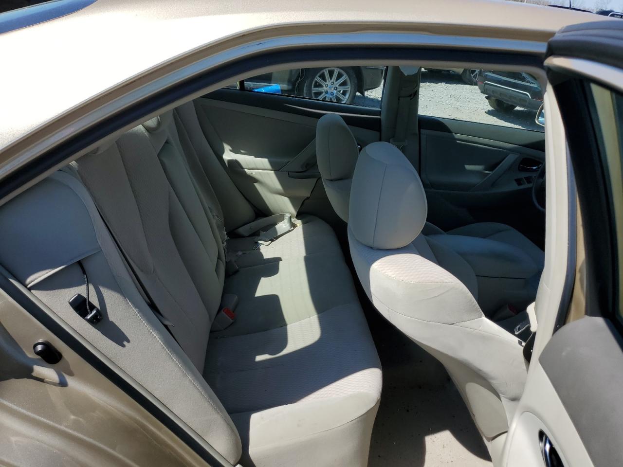 2011 Toyota Camry - Image 10