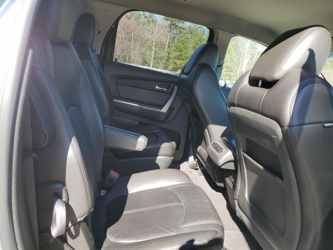 2011 GMC Acadia - Image 11