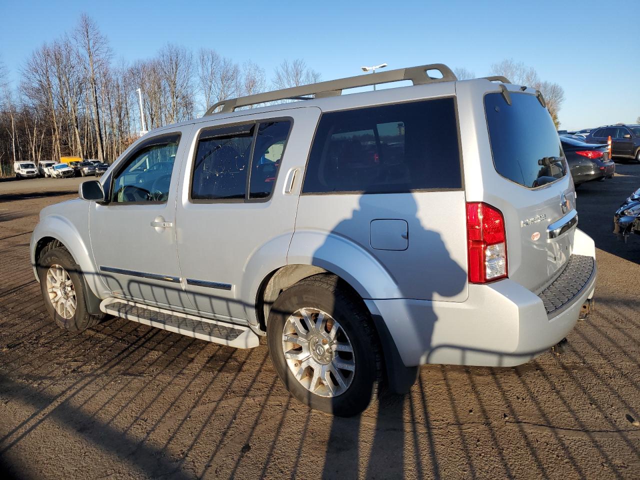 2010 Nissan Pathfinder - Image 2