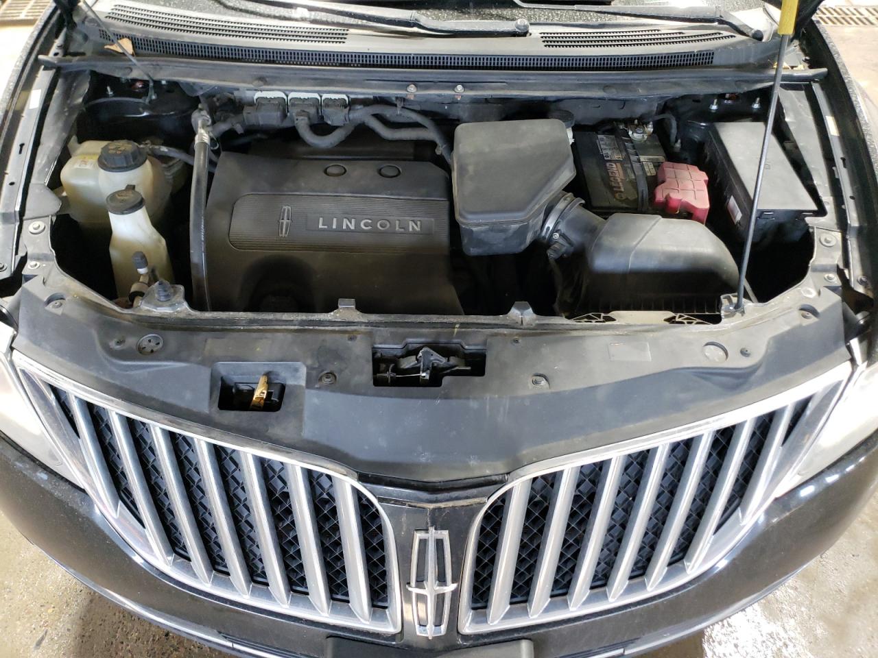 2011 Lincoln MKX - Image 12
