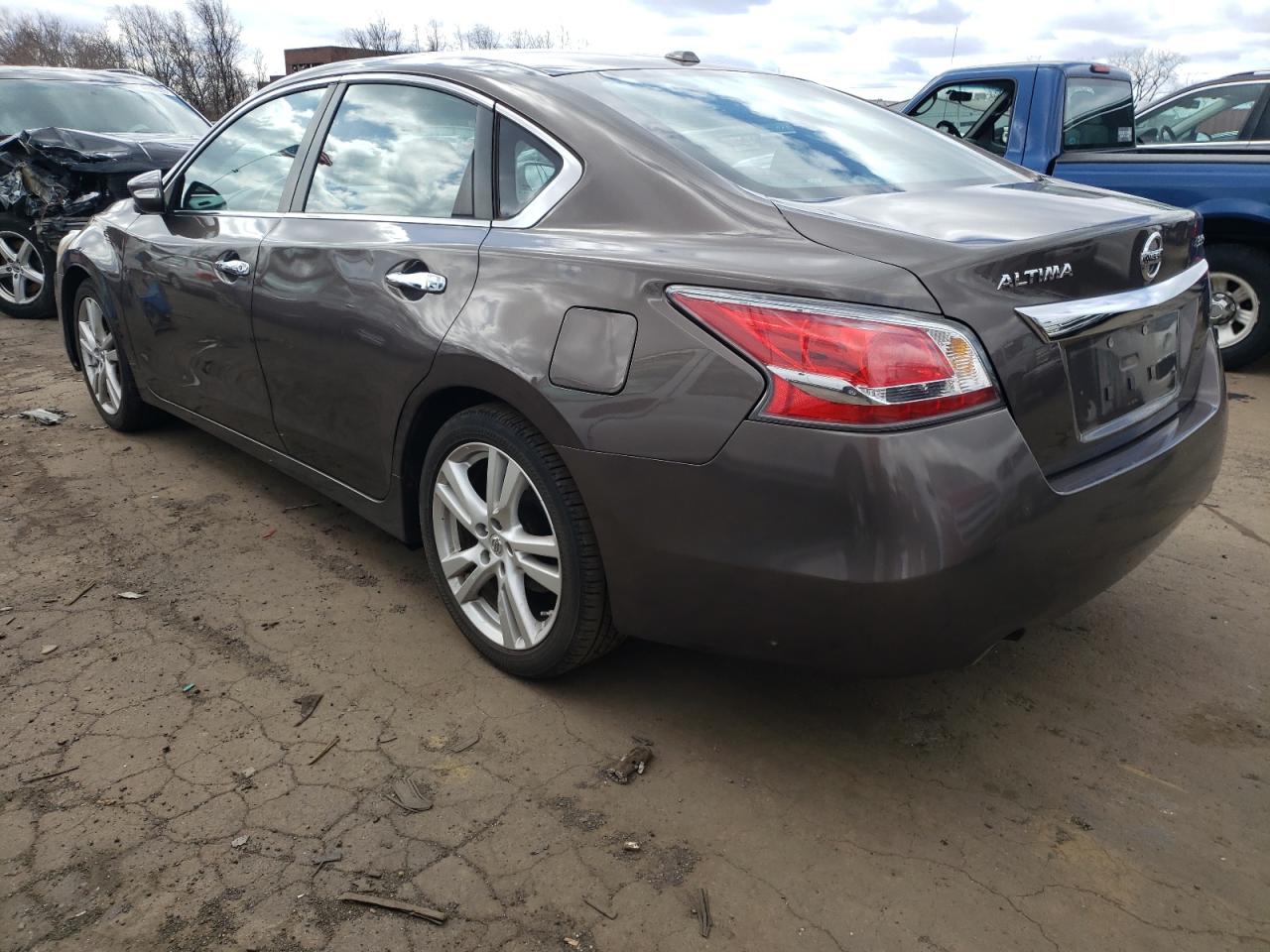 2014 Nissan Altima - Image 2