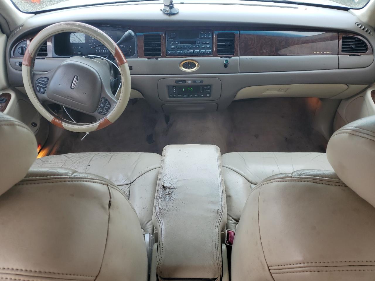1999 Lincoln Town Car - Image 8