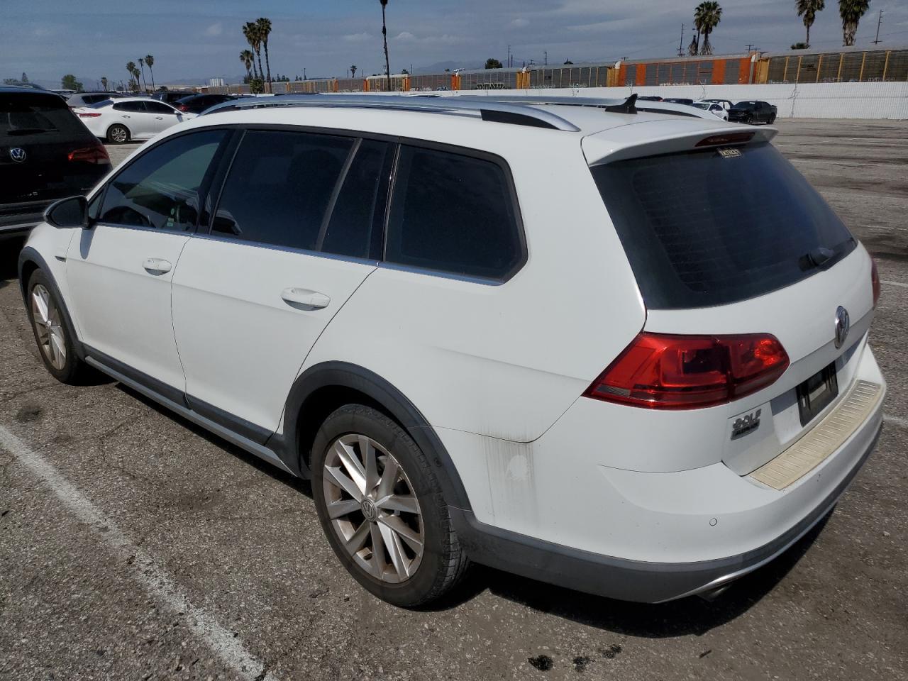 2017 Volkswagen Golf - Image 2