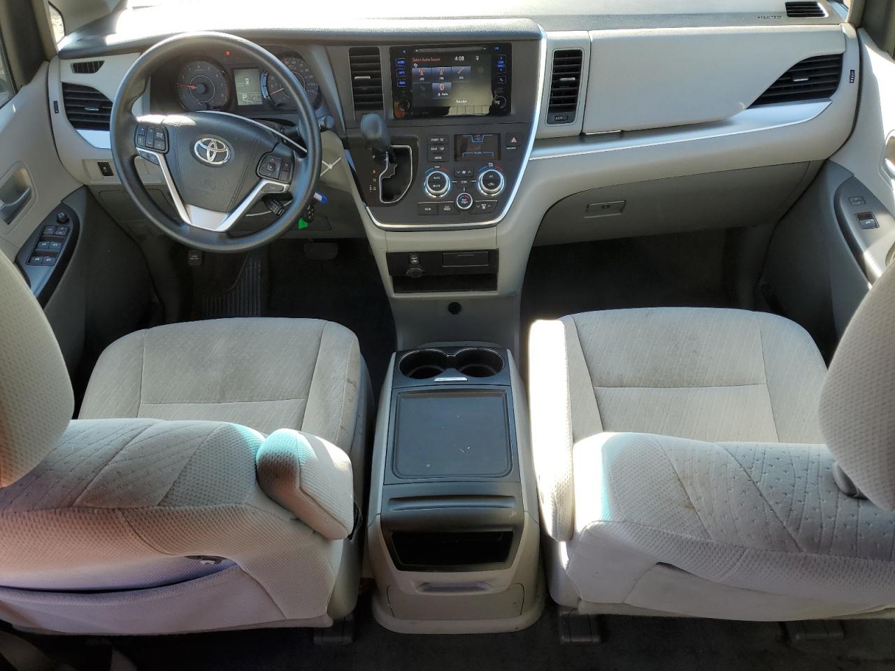 2017 Toyota Sienna - Image 8