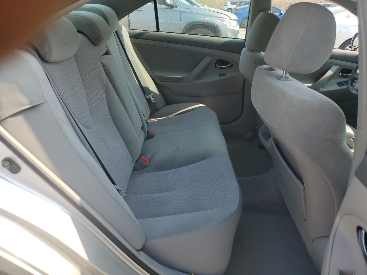 2010 Toyota Camry - Image 11