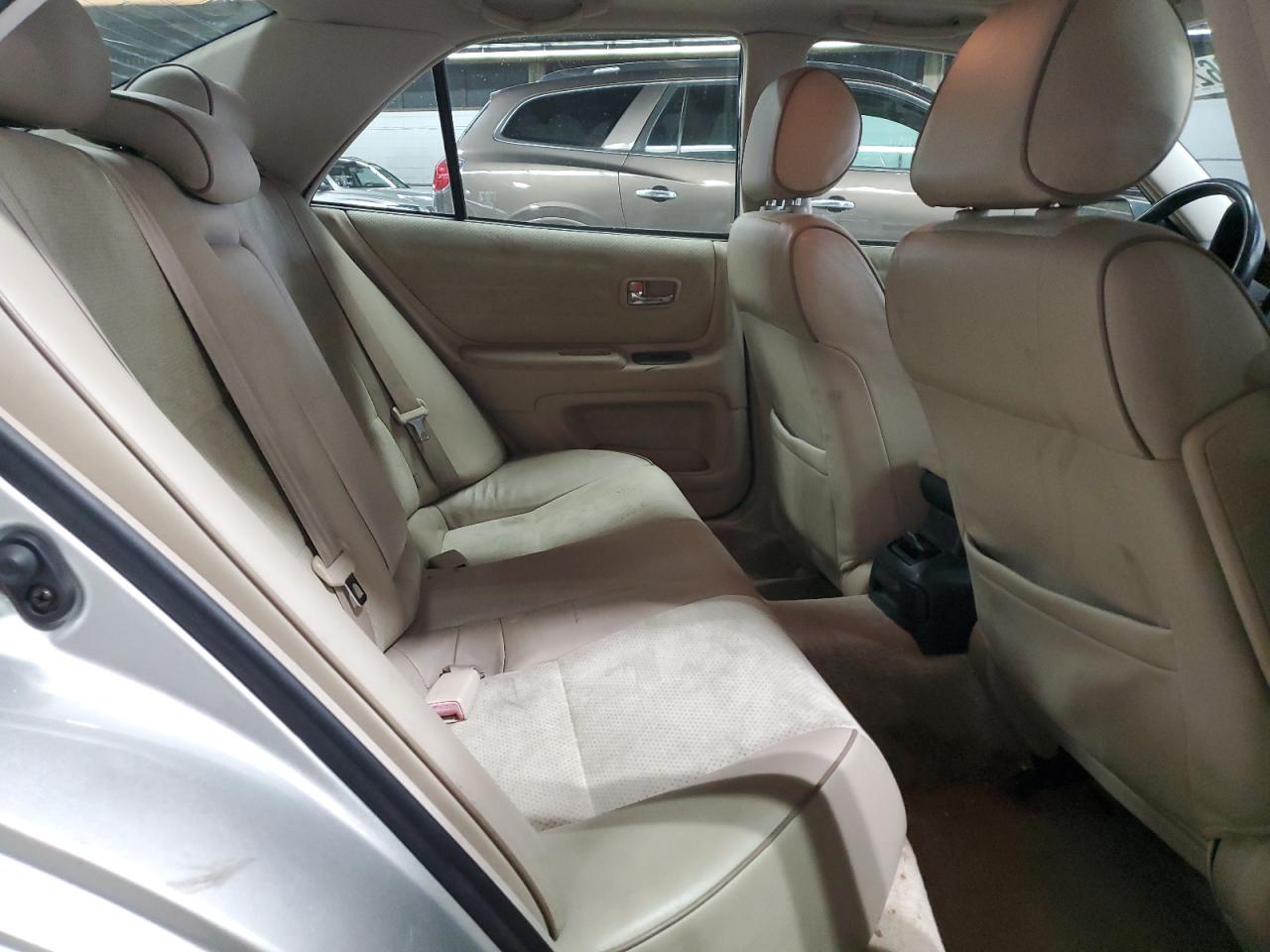 2003 Lexus IS - Image 10