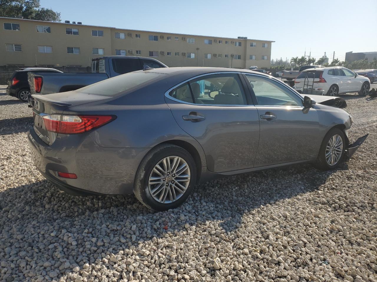 2013 Lexus ES - Image 3