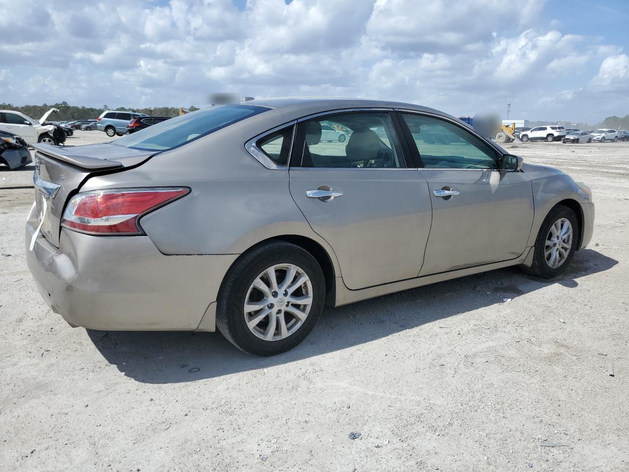 2015 Nissan Altima - Image 3