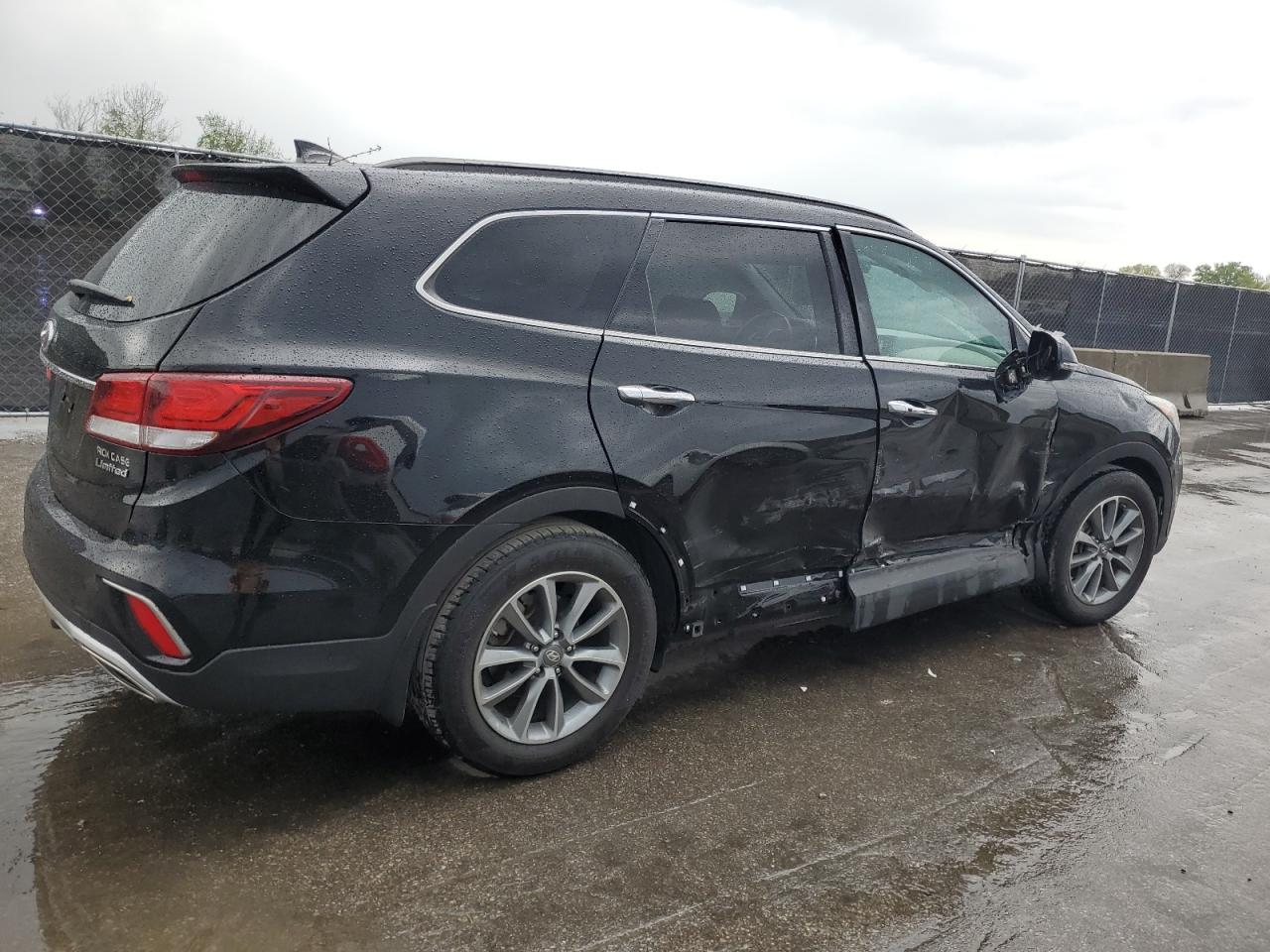 2017 Hyundai Santa Fe - Image 3