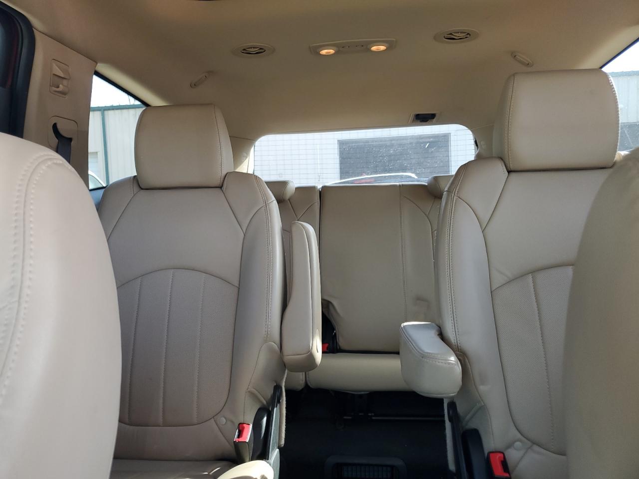 2012 Chevrolet Traverse - Image 10