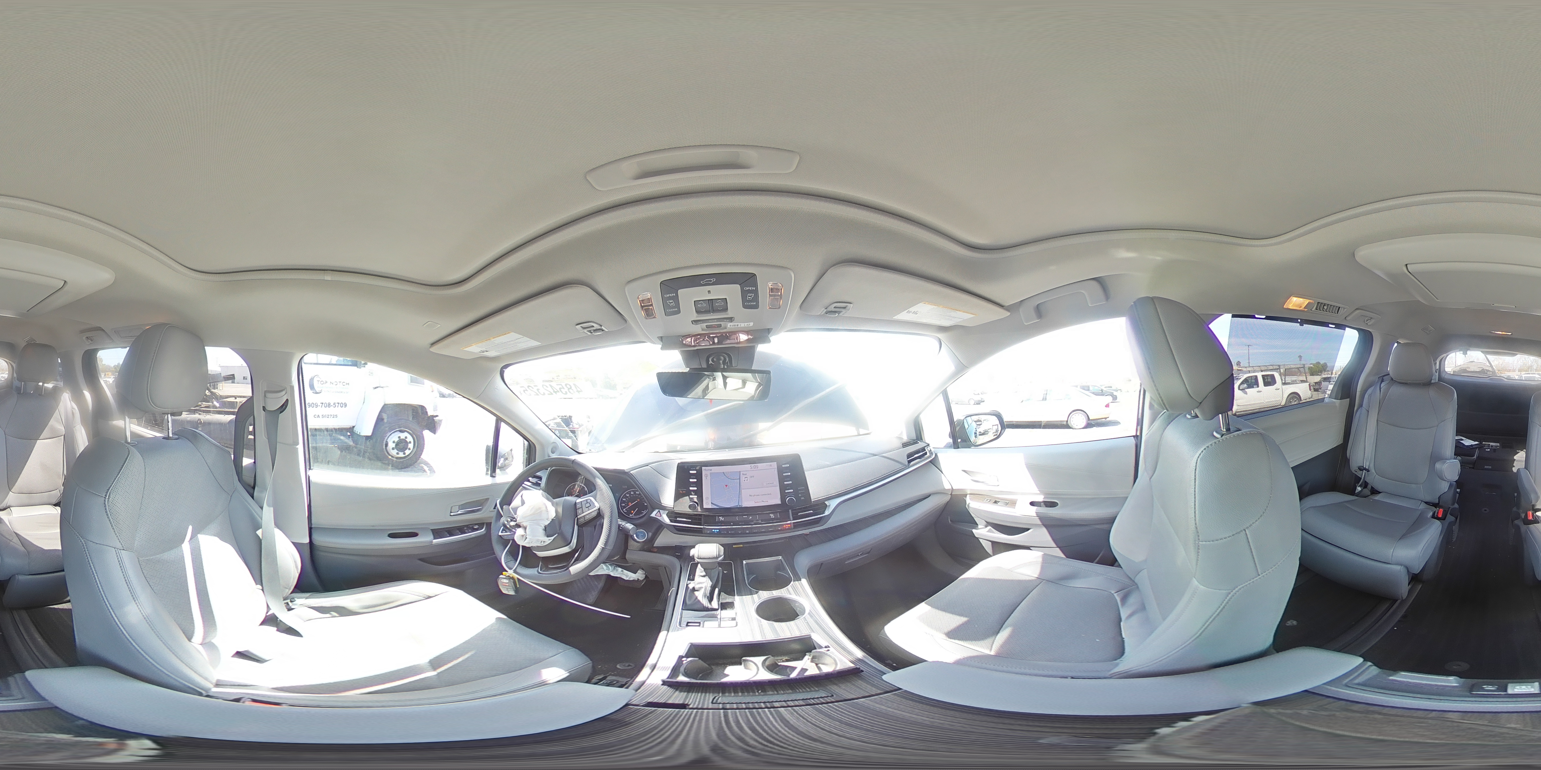 2023 Toyota Sienna - Image 13