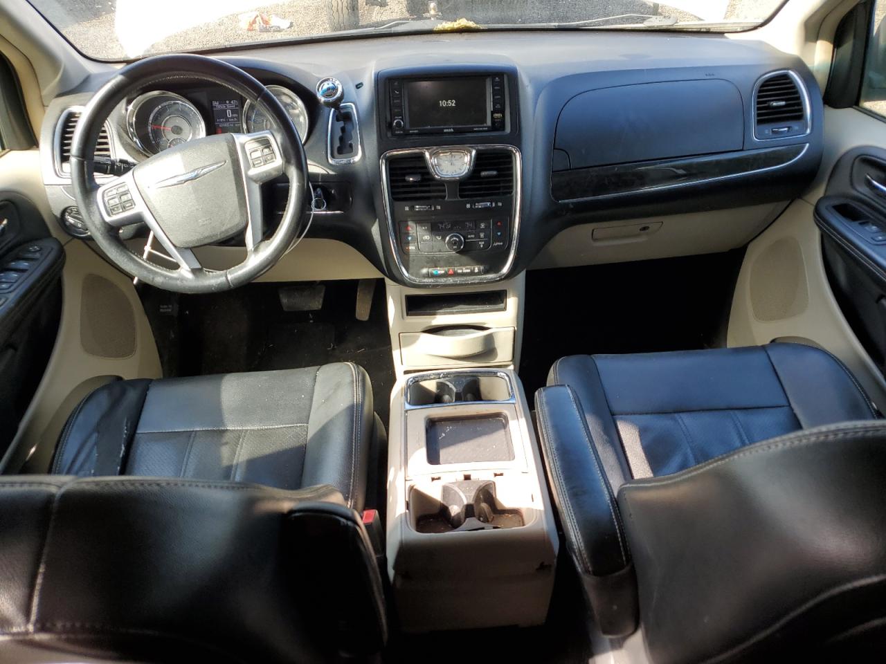 2012 Chrysler Town & Country - Image 8