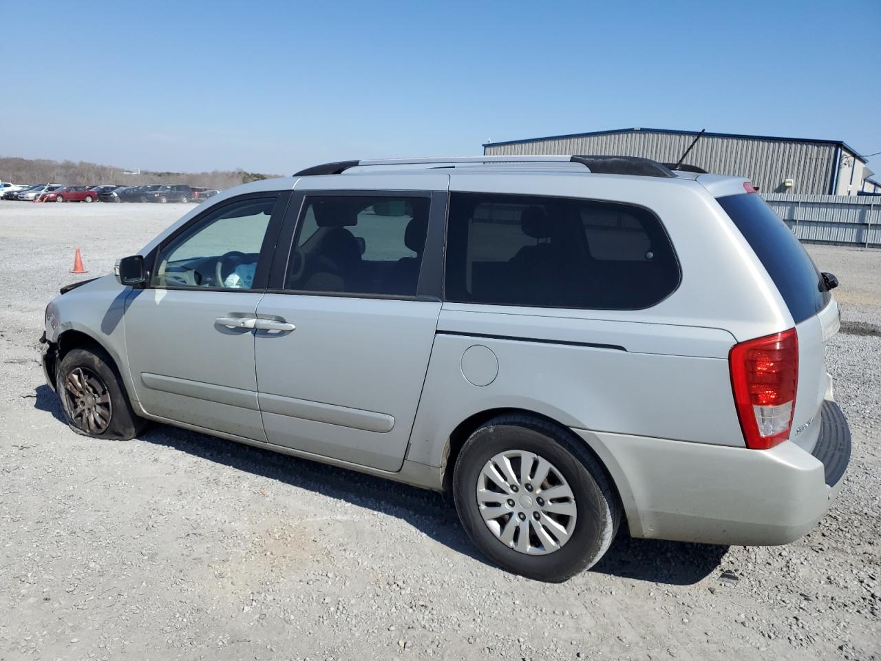 2014 Kia Sedona - Image 2