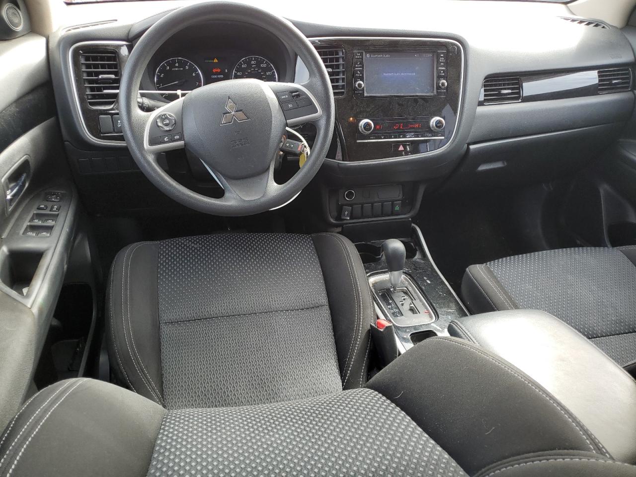 2020 Mitsubishi Outlander - Image 8