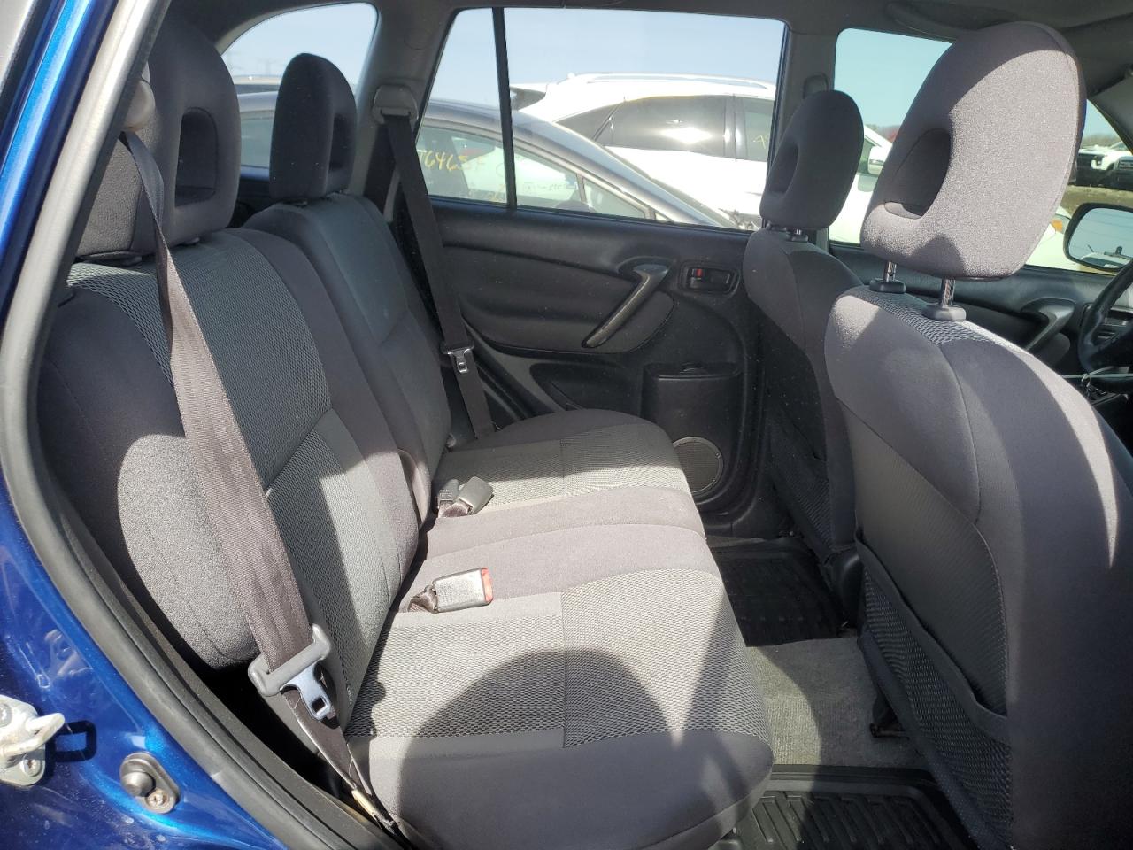 2004 Toyota RAV 4 - Image 11