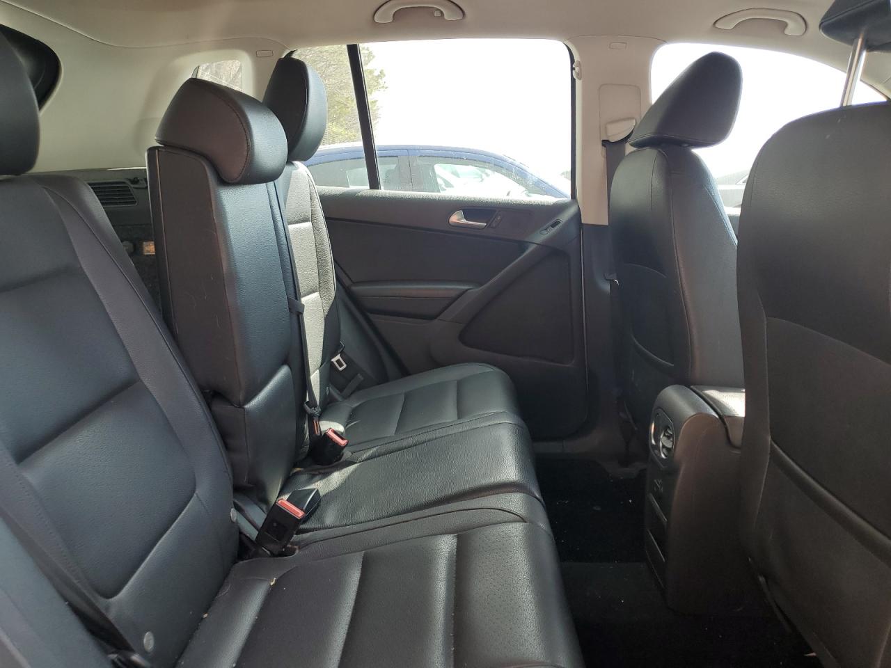 2016 Volkswagen Tiguan - Image 10
