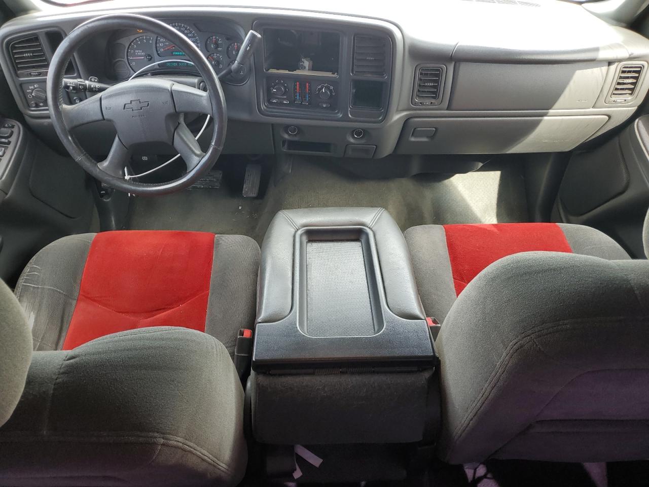 2004 Chevrolet Silverado - Image 8