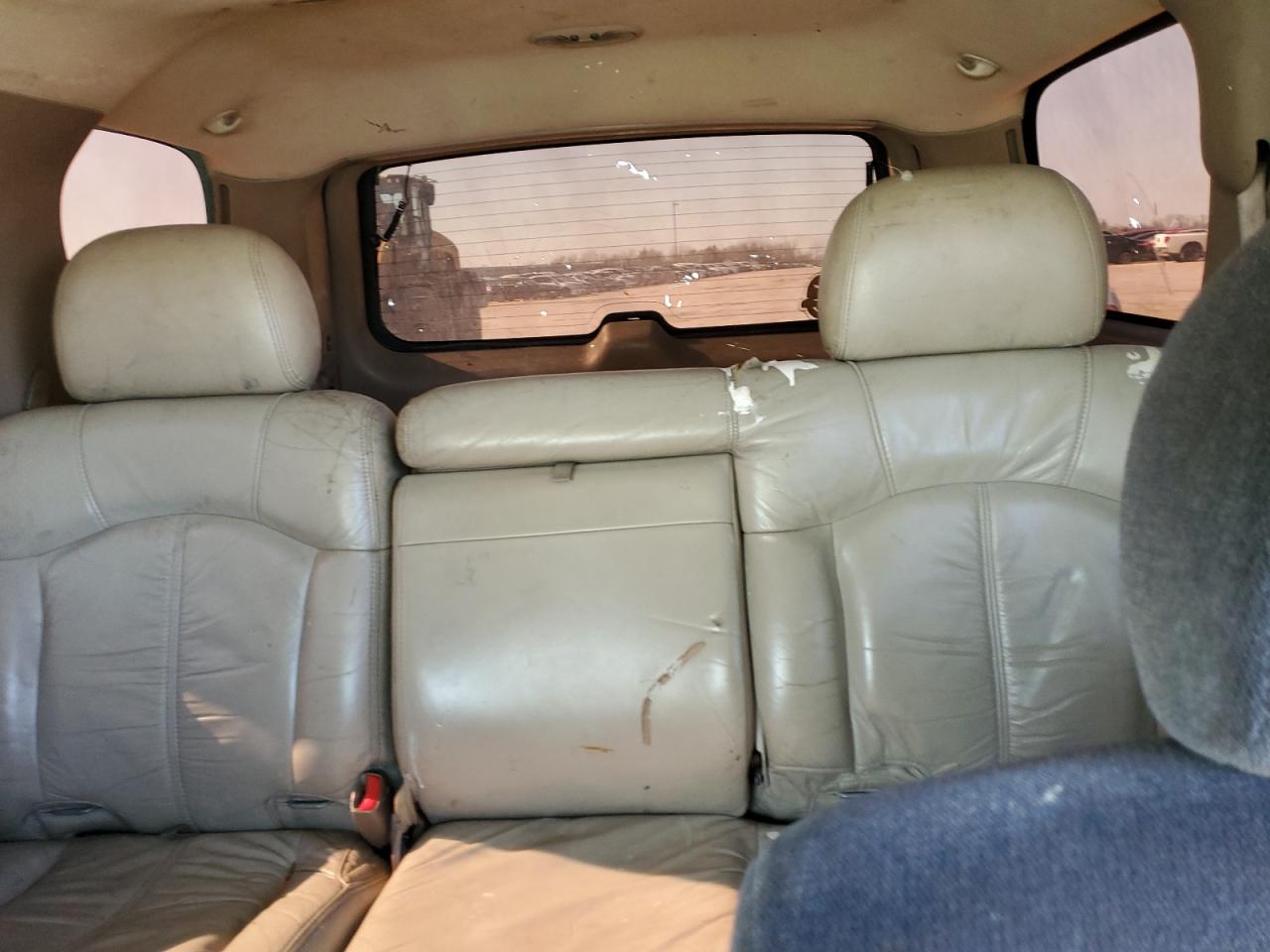 2002 Chevrolet Tahoe - Image 10