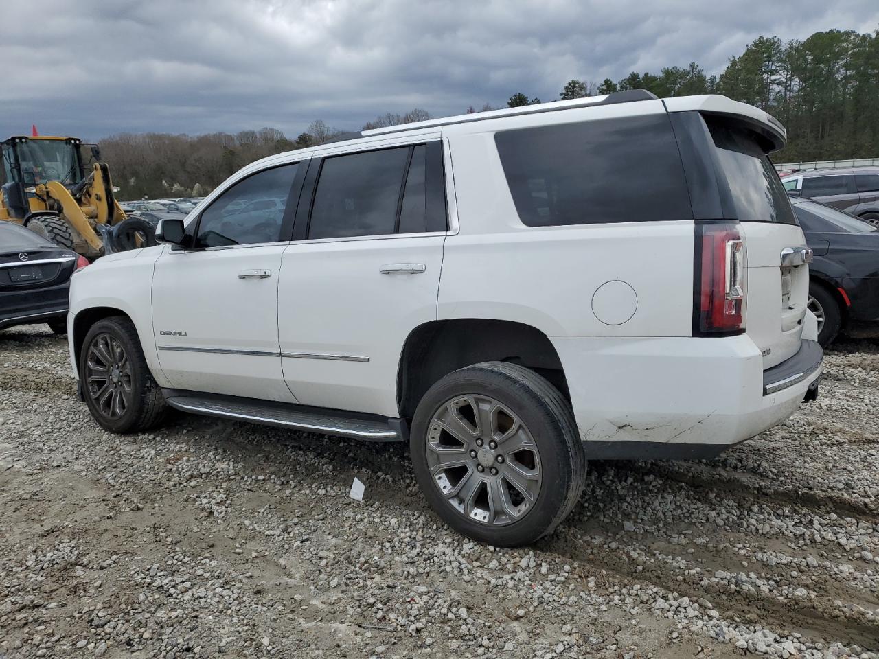 2015 GMC Yukon - Image 2
