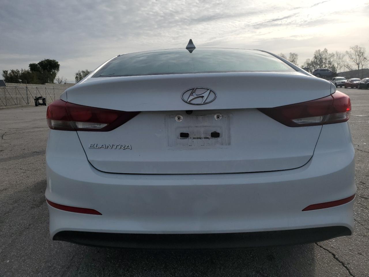 2018 Hyundai Elantra - Image 6