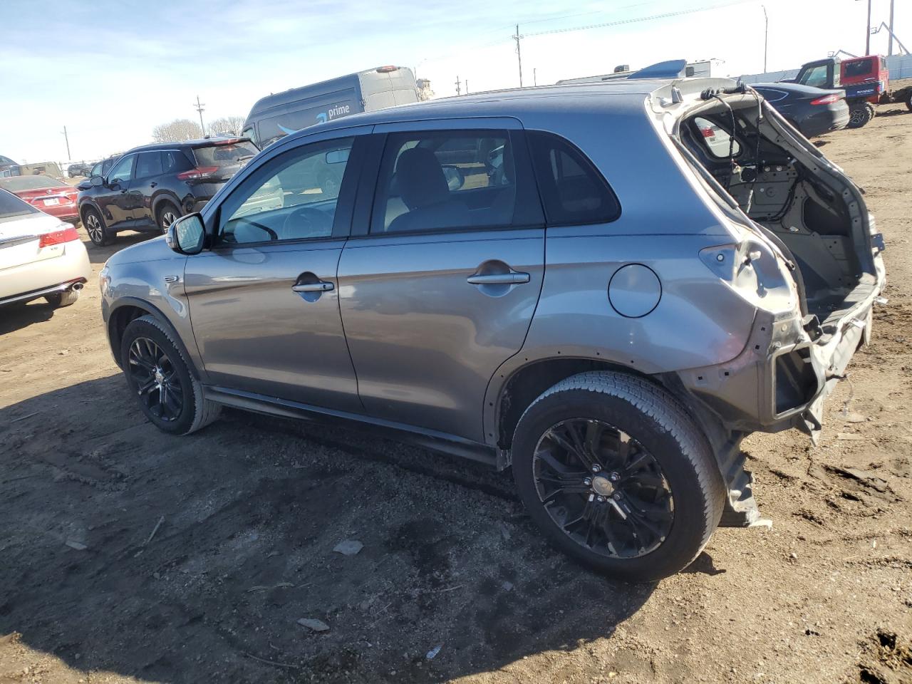 2019 Mitsubishi Outlander - Image 2