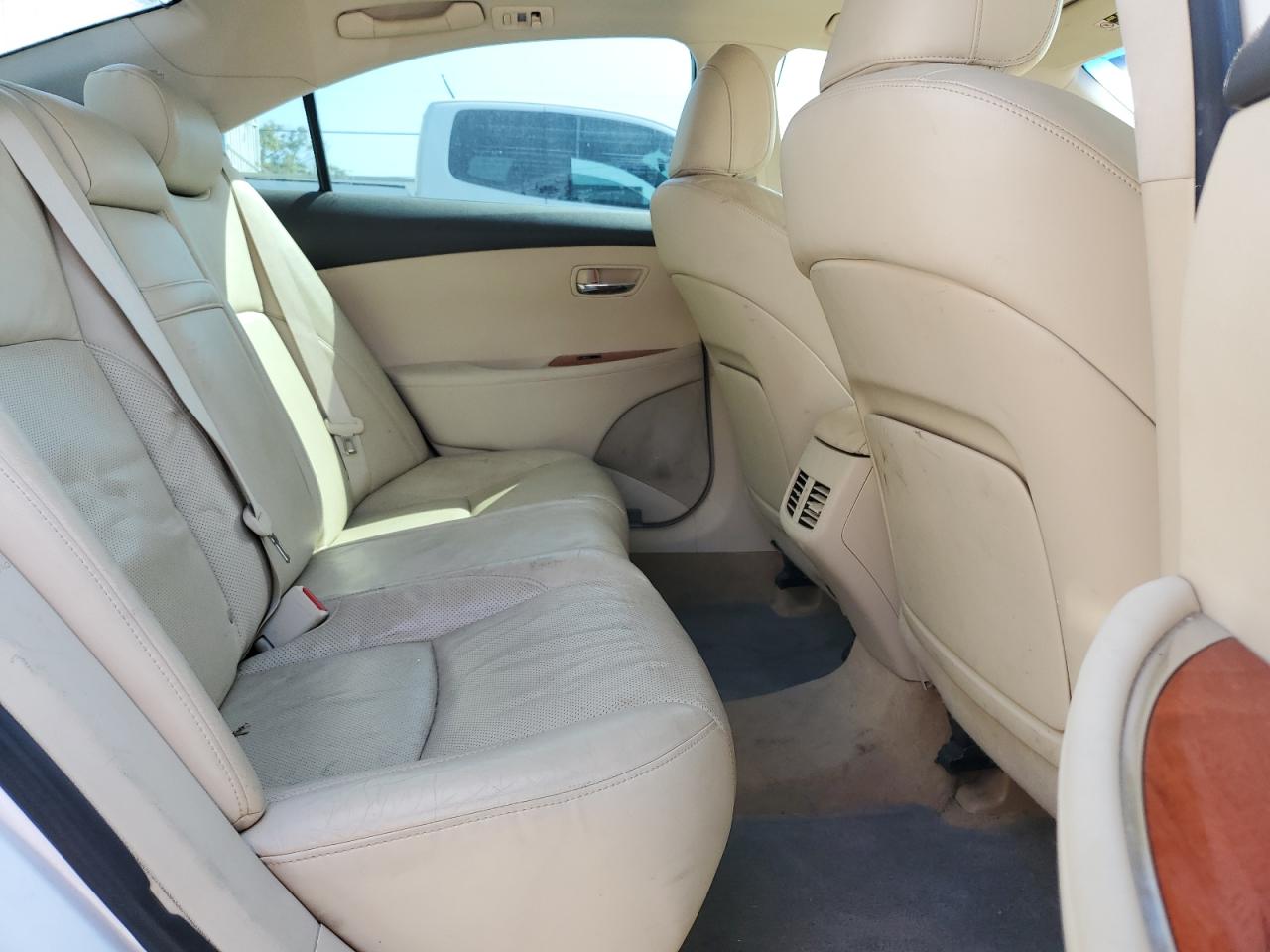 2010 Lexus ES - Image 10