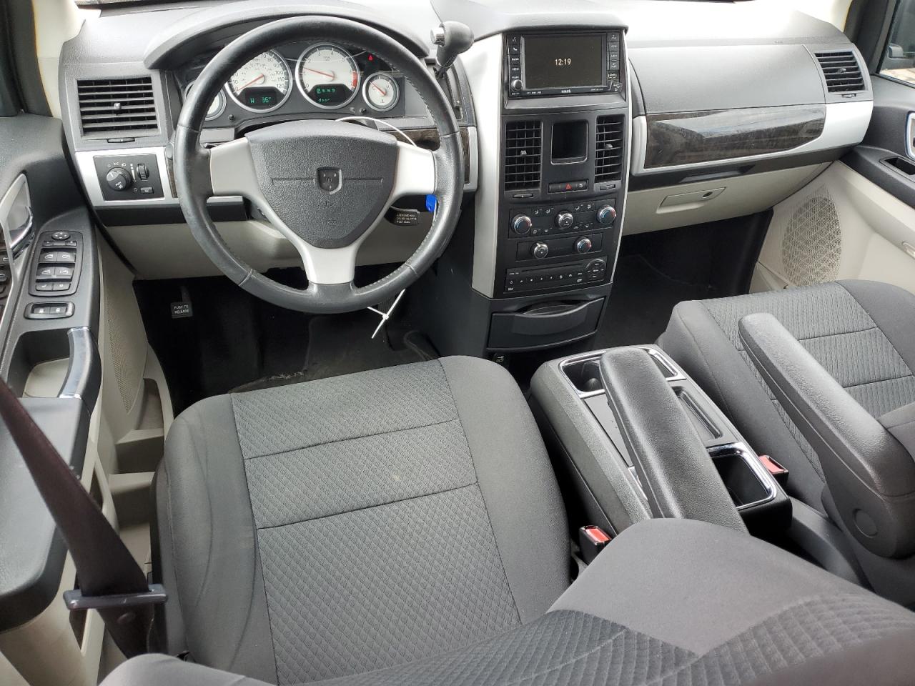 2010 Dodge Caravan - Image 8