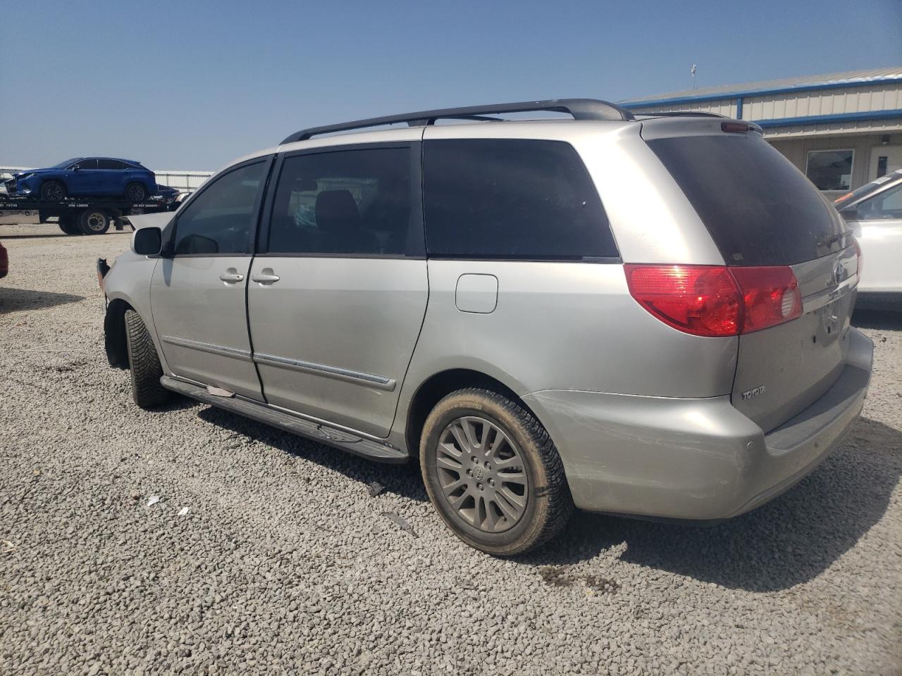 2009 Toyota Sienna - Image 2