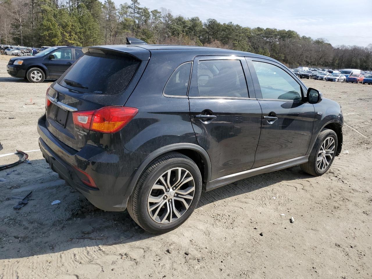 2018 Mitsubishi Outlander - Image 3