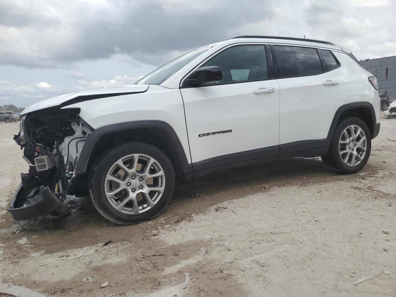 2023 Jeep Compass Latitude Lux للبيع في West Palm Beach، FL - Front End