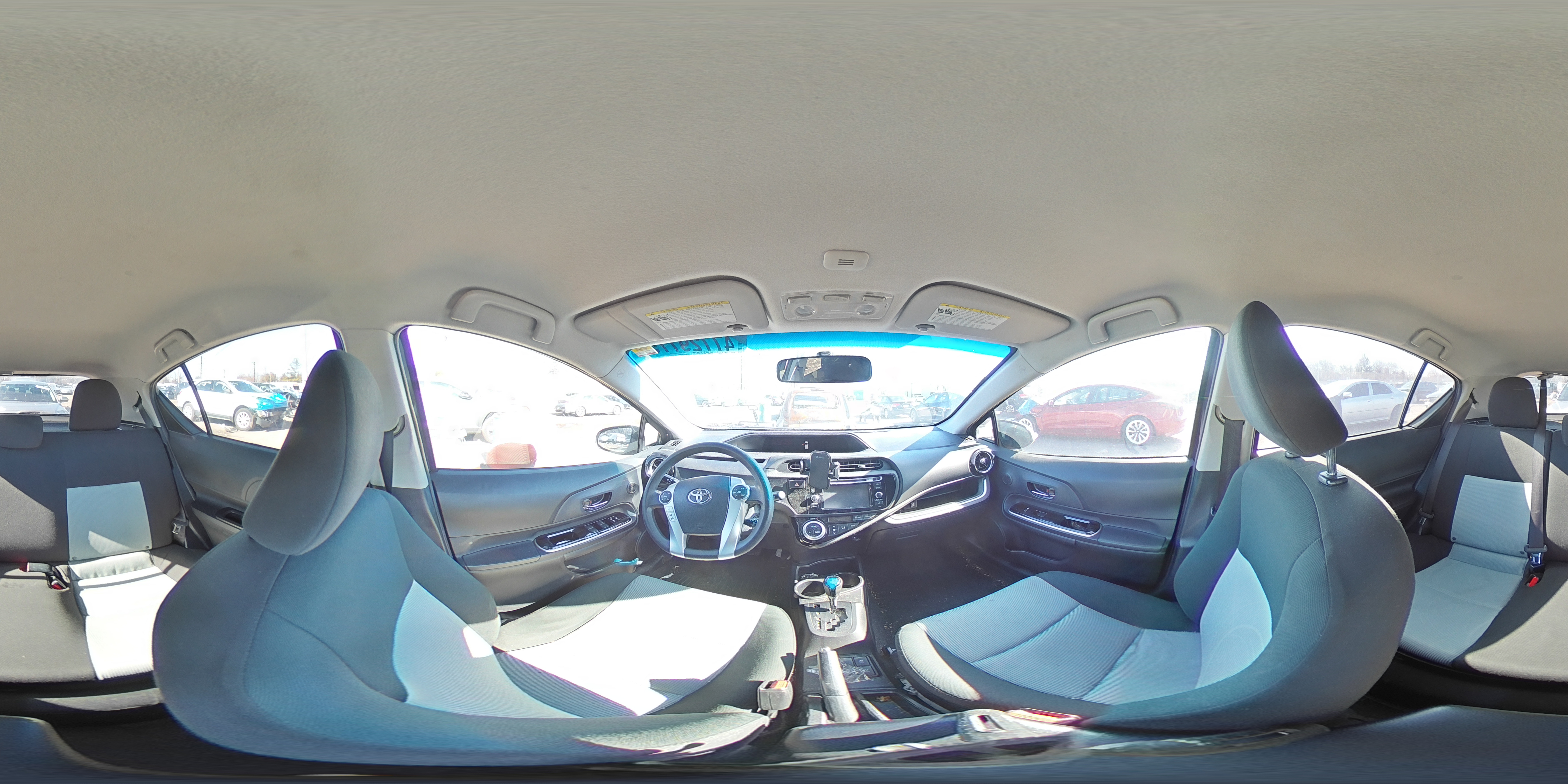 2015 Toyota Prius - Image 13